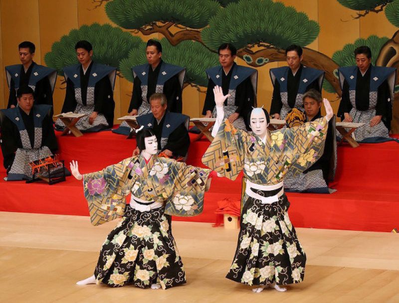 fujima itsuki diễn kịch kabuki cùng ông nội fujima itsuki diễn kịch kabuki cùng ông nội